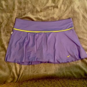 Nike tennis skirt large lavender excellent condition.